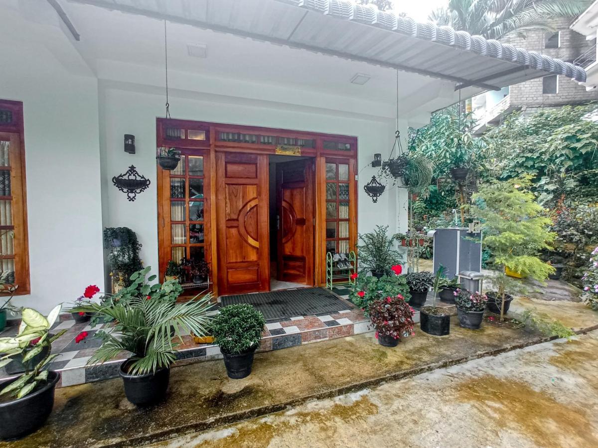 Daffodils Inn Nallathanniya Exterior photo